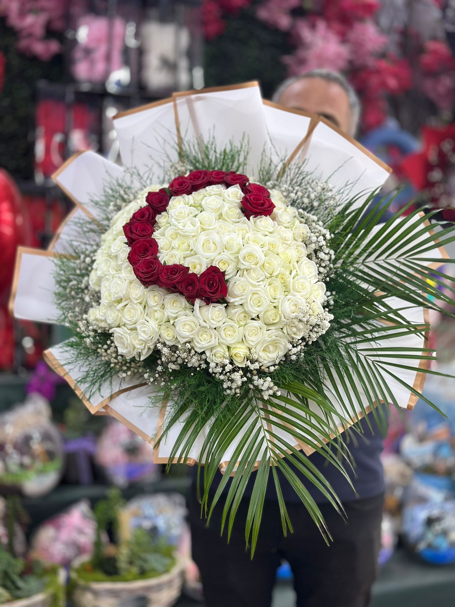 100 Adet Baş Harfli Beyaz Gül Buketi