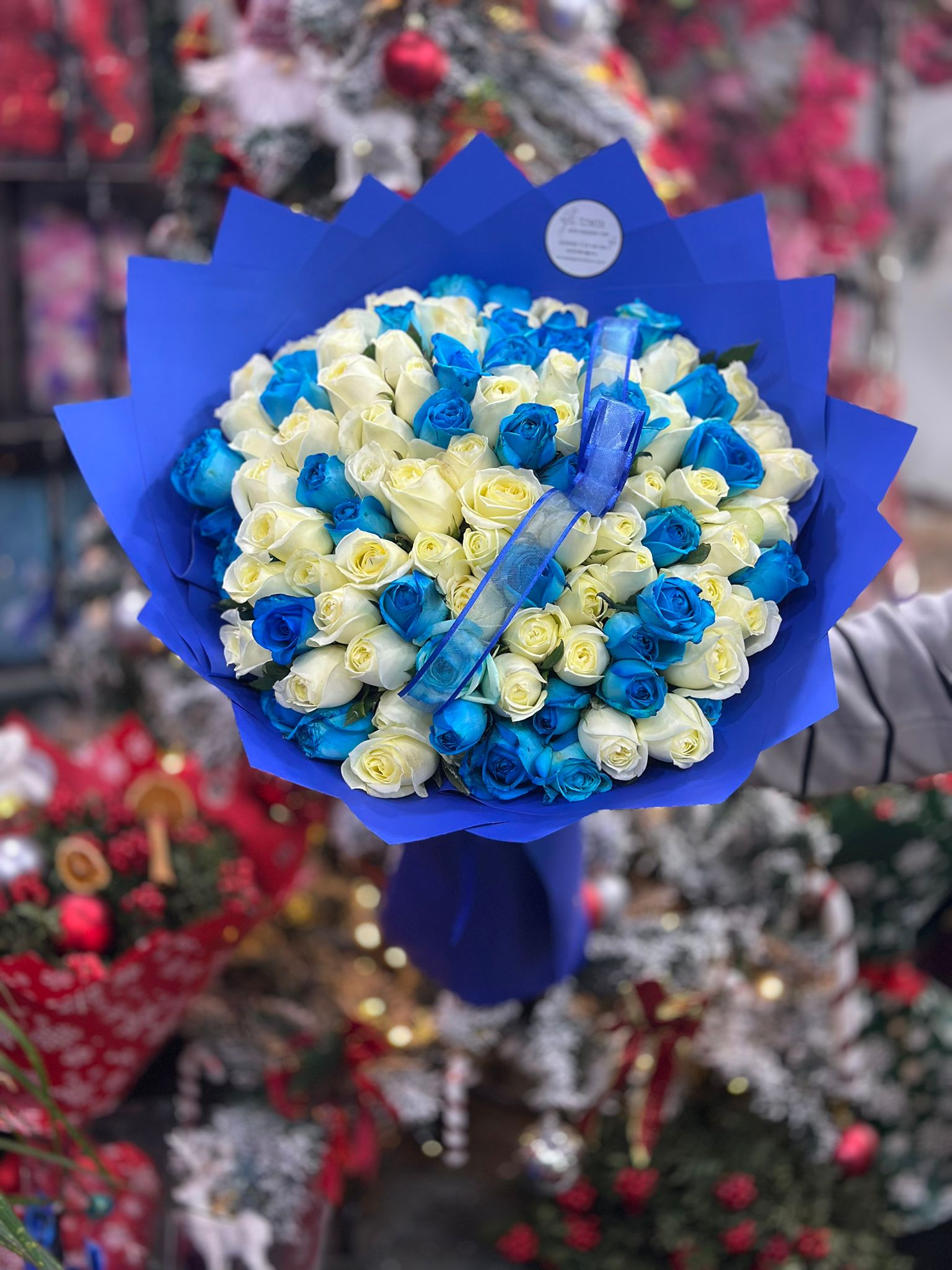 100 Adet Beyaz ve Mavi Gül Buketi