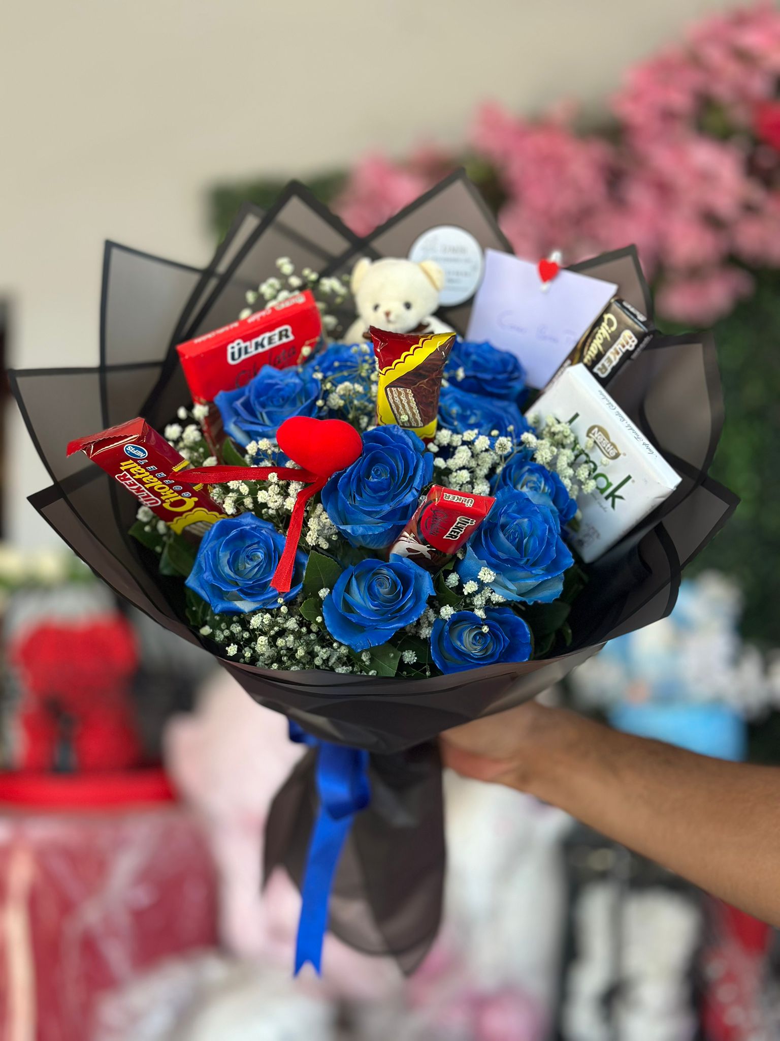 10 Adet Mavi Gül ve Çikolata Buketi
